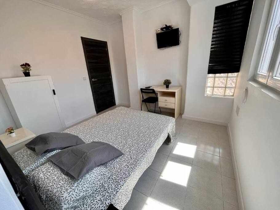 Novelda Centro Habitaciones Con Bano Privado Y Compartido , Cocina Y Terraza Oda fotoğraf