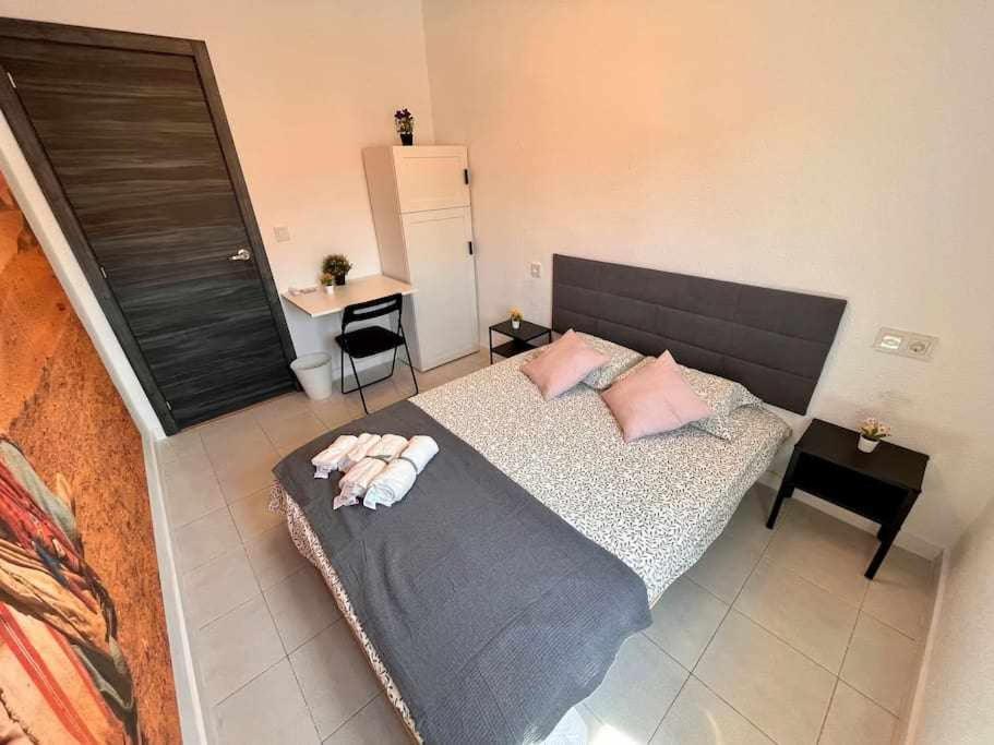 Novelda Centro Habitaciones Con Bano Privado Y Compartido , Cocina Y Terraza Oda fotoğraf